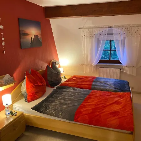 Froeschlein - No Craftsmen Fitters Apartment Ilmenau