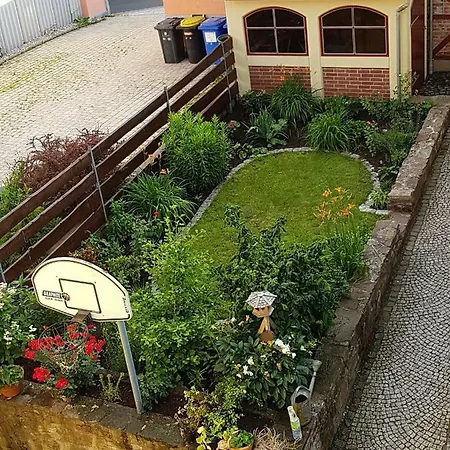 Froeschlein - No Craftsmen Fitters Apartment Ilmenau